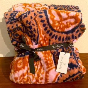 Vera Bradley 80x50 Throw Blanket Fern Paisley. Brand New w/tags.